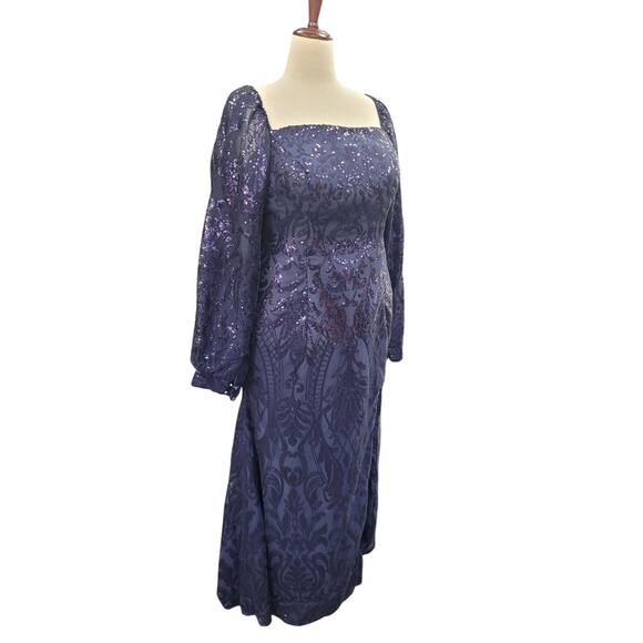 NWT Long Sleeved Patterned Sequin Gown in Navy Blue - Picture 4 of 13